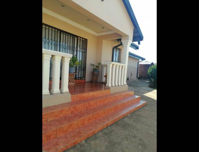 3 BEDROOM HOUSE FOR SALE IN DOBSONVILLE EXT 3